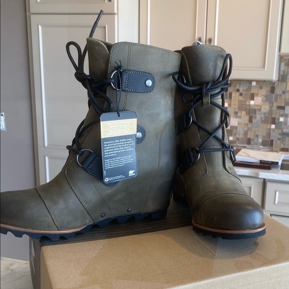 BNWT Sorel Joan of Arctic boots. Size 8.5
